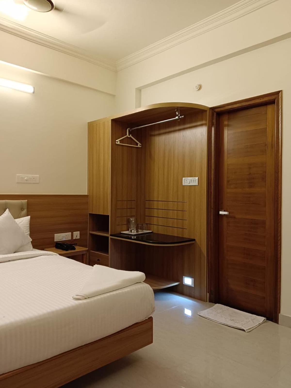 Krishna Inn Bangalore Dış mekan fotoğraf
